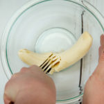 How do you make banana pancakes from scratch