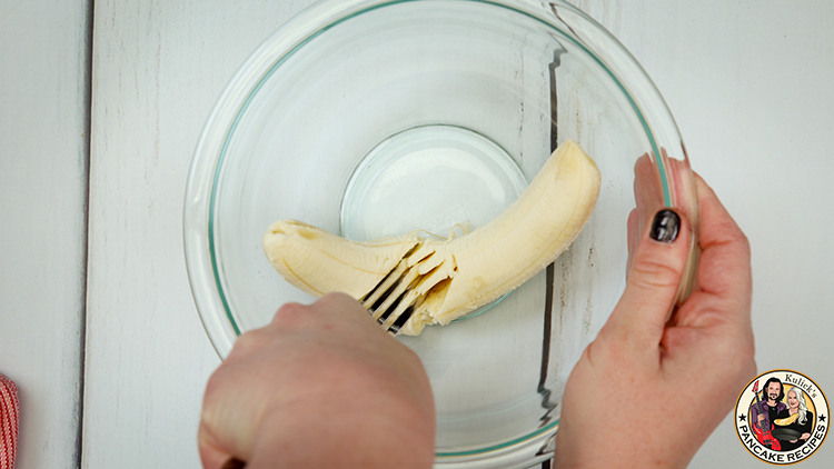 How to cook banana pancakes